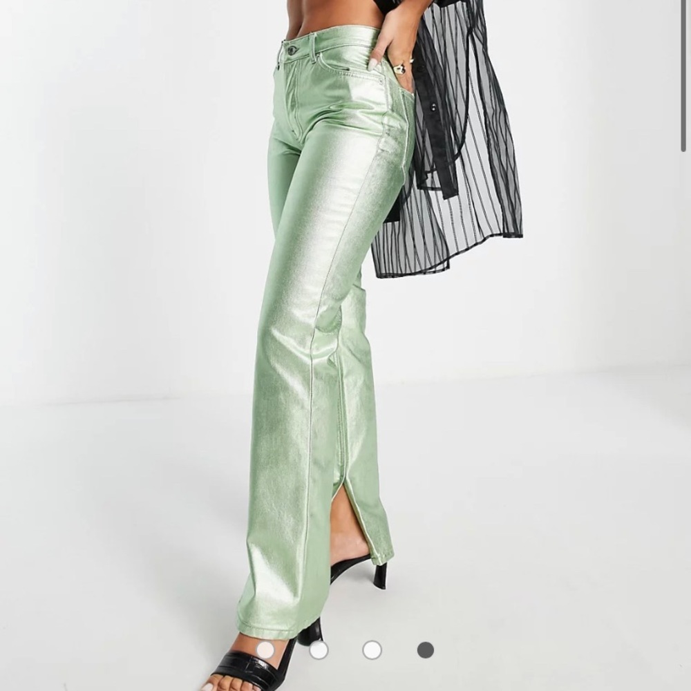 mid rise 90s straight leg jeans in metallic green